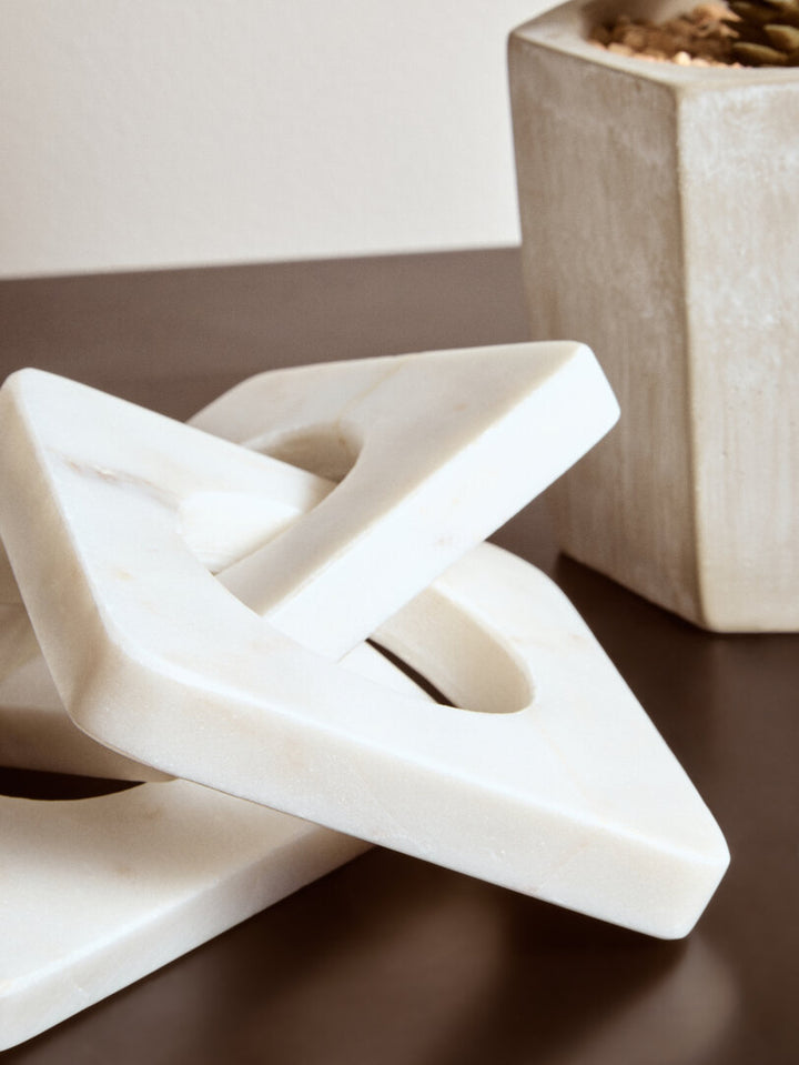 Sorso White Marble Three Link Chain