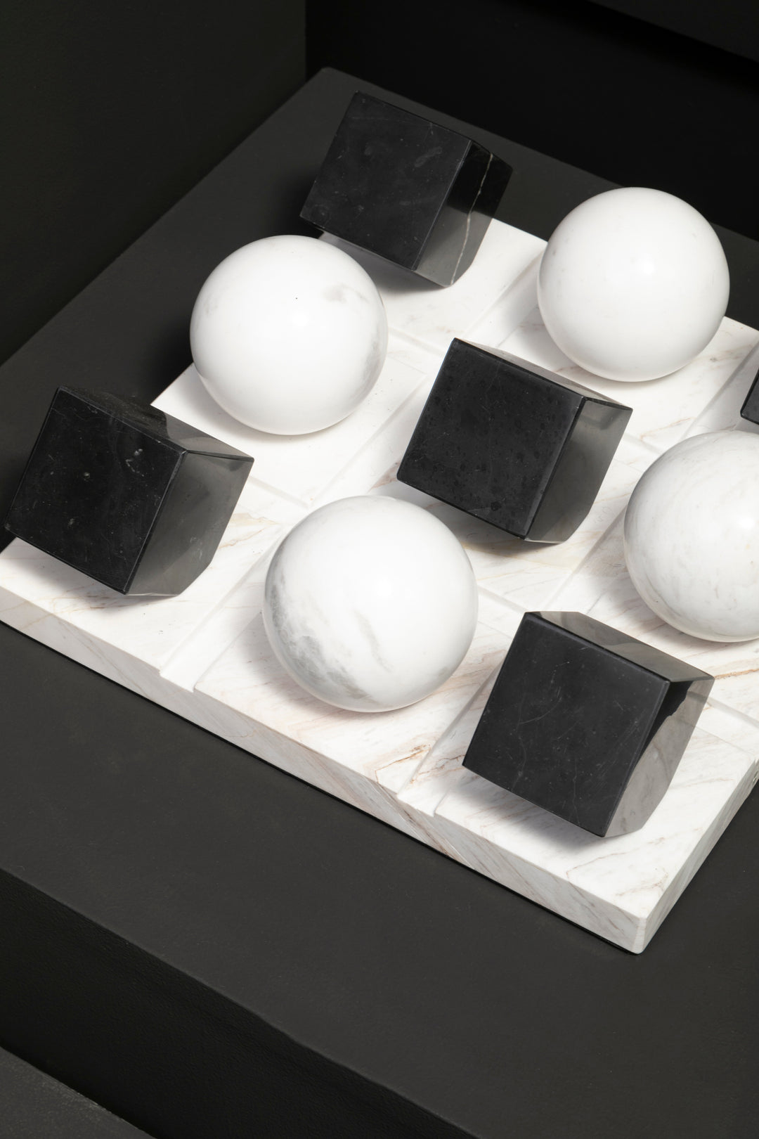 Atri Black And White Tic Tac Toe Game