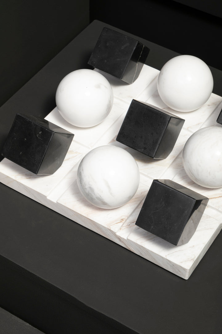 Atri Black And White Tic Tac Toe Game
