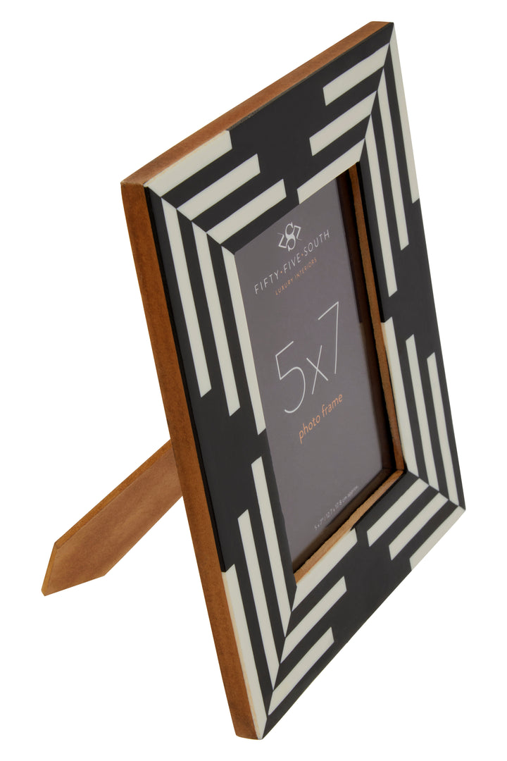 Hoxton Black and White Stripe Photo Frame (5in x 7in)