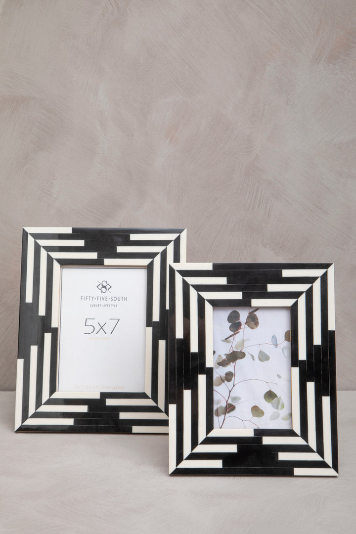 Hoxton Black and White Stripe Photo Frame (5in x 7in)