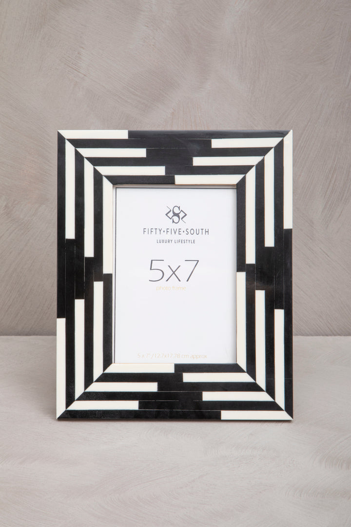 Hoxton Black and White Stripe Photo Frame (5in x 7in)