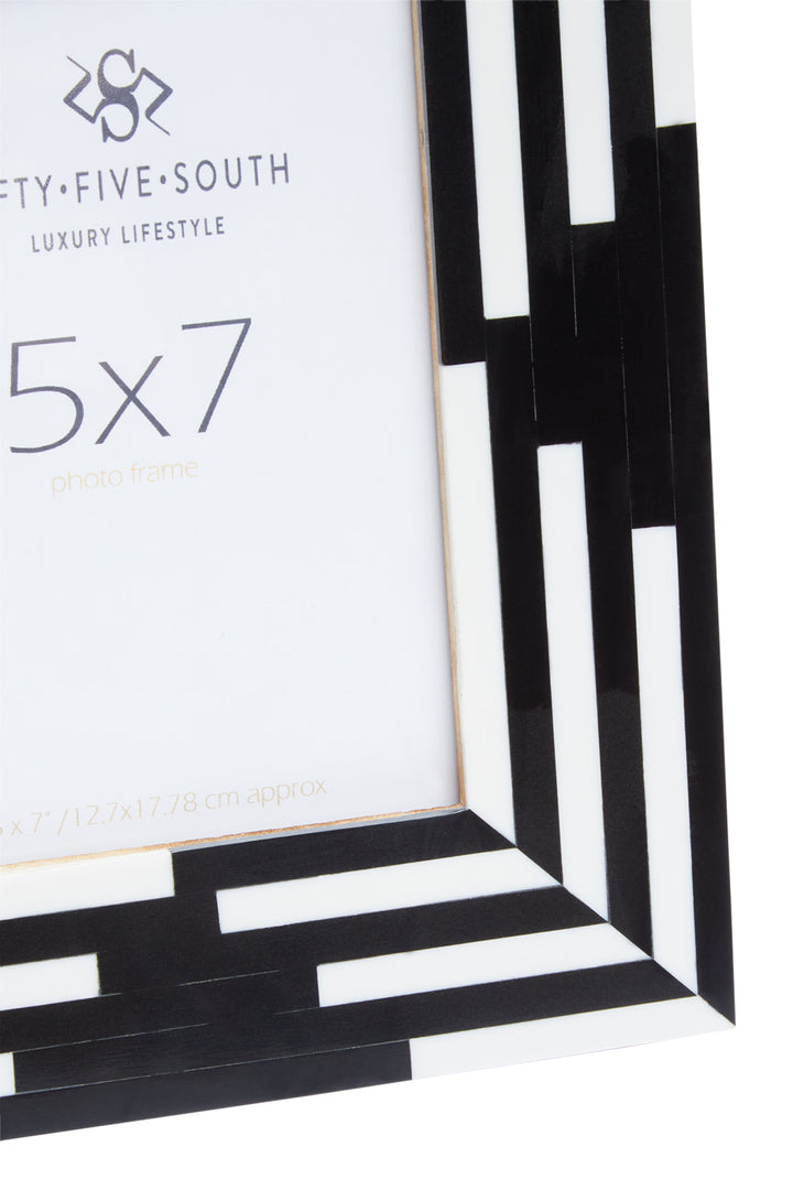 Hoxton Black and White Stripe Photo Frame (5in x 7in)